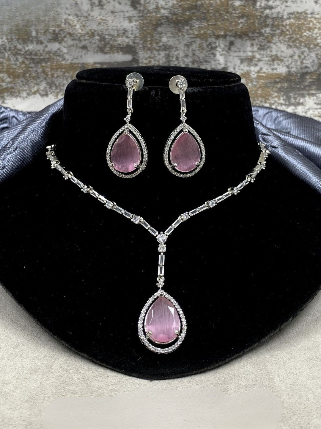 VIONNA AD PENDANT NECKLACE SET