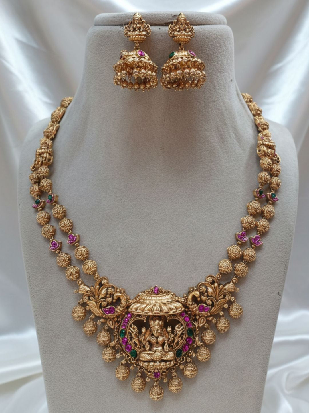 ROYAL ANTIQUE LAKSHMI KUNDAN KEMP NECKLACE SET