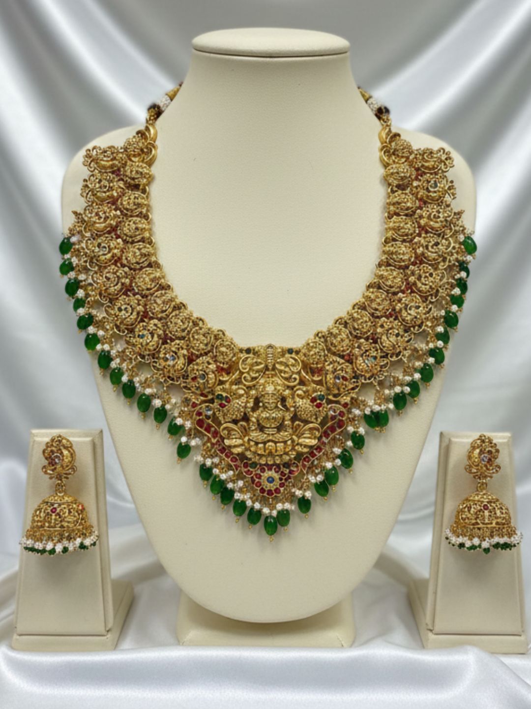 ROYAL TEMPLE JEWELLERY SET