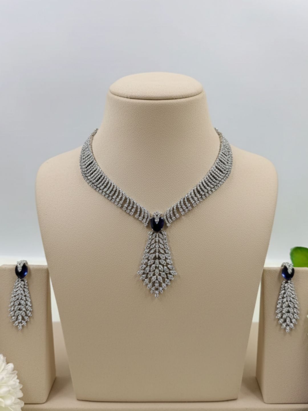 ZARENA EMERALD DROP AD NECKLACE