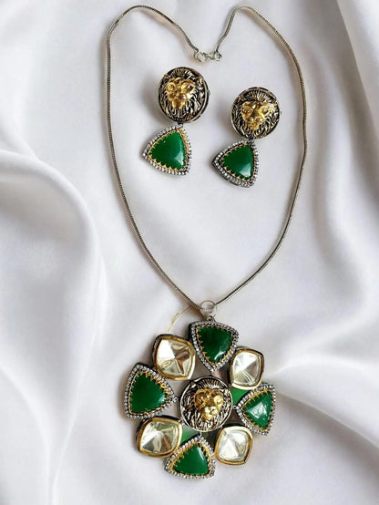 SAMIA EMERALD PENDANT SET