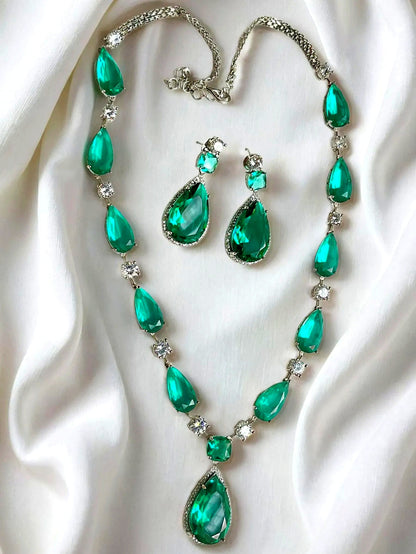 MUMTAZ EMERALD NECKLACE SET