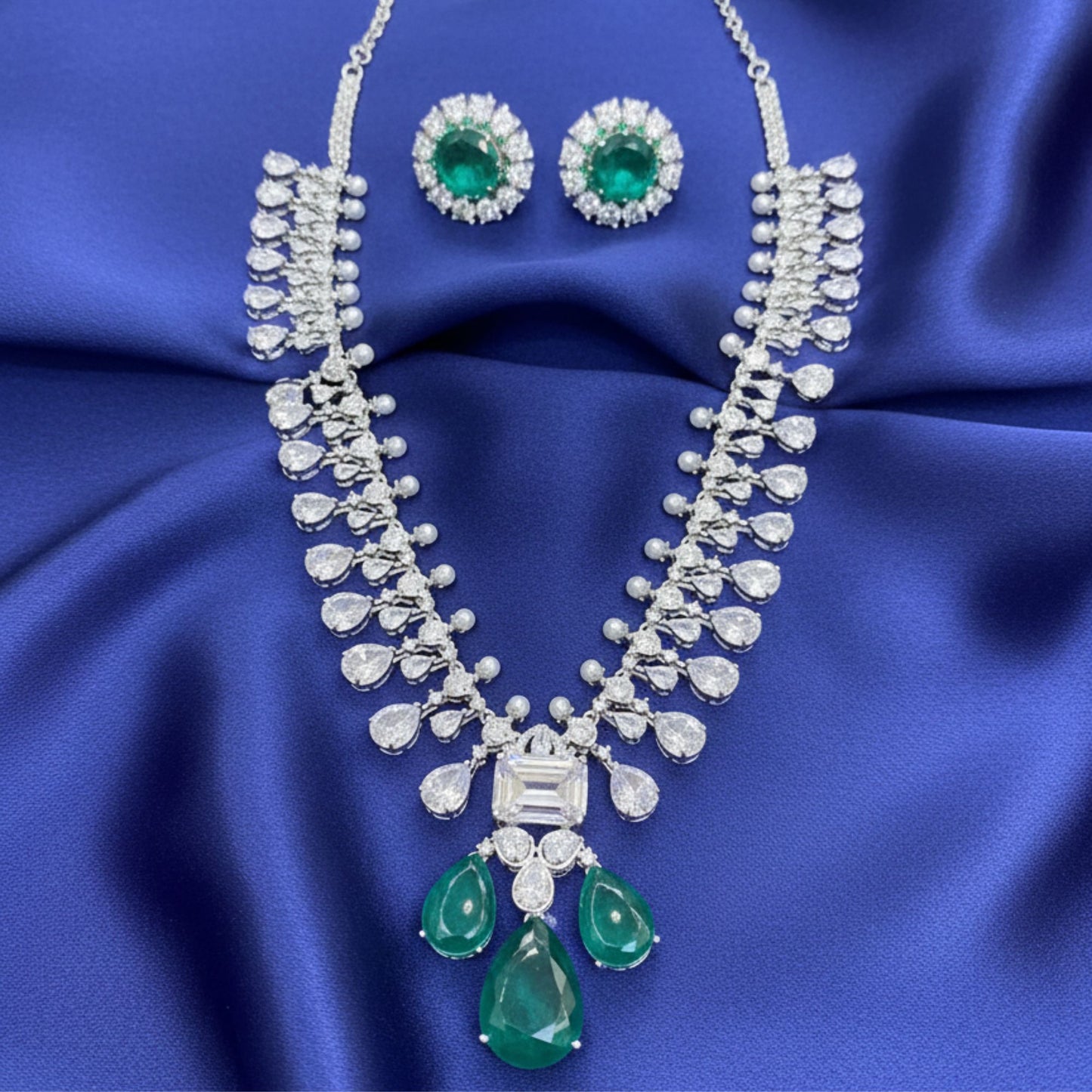 EXCLUSIVE AMERICAN DIAMOND JEWELLERY SET